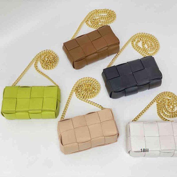cassette outdoor sports designer venetas bottegas bagsbags spring and summer womens fashion single shoulder
cassette outdoor sports designer venetas bottegas bagsbags spring and summer womens fashion single shoulder