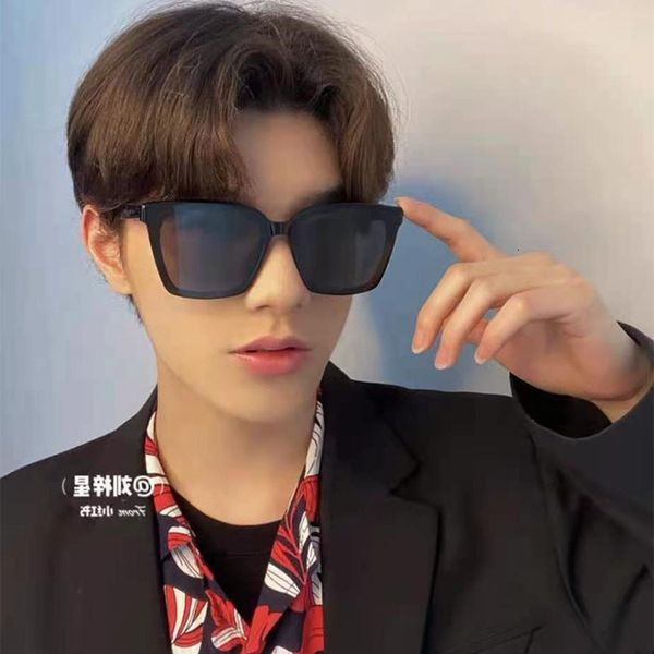 designer sunglasses 21gm new net red same sunglass men's and women's fashion tan thin plate trend, White;black
designer sunglasses 21gm new net red same sunglass men's and women's fashion tan thin plate trend, White;black