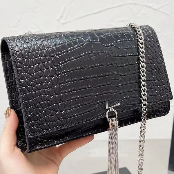 tassel bag chain flap bags 2022 metallic lady luxury r brand fashion shoulder handbags women phone wallets, Red;black
tassel bag chain flap bags 2022 metallic lady luxury r brand fashion shoulder handbags women phone wallets, Red;black