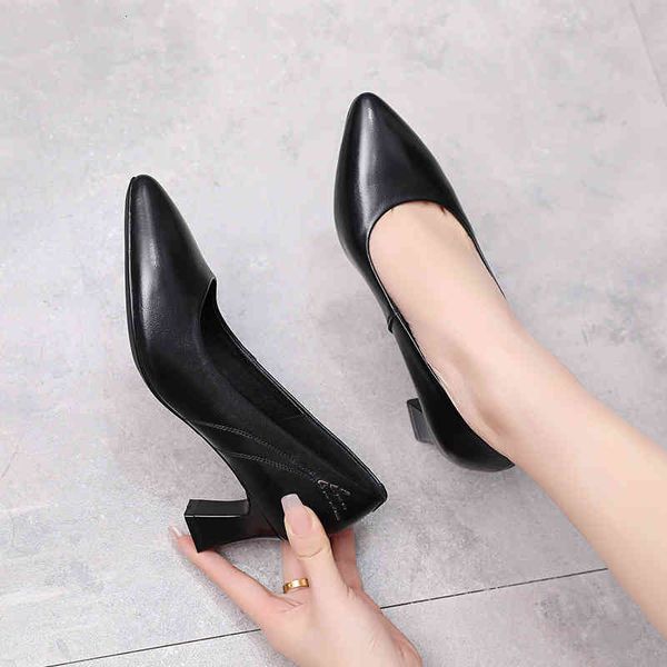 dress shoes spring and autumn soft soled cowhide work shoes women's black career interview leather middle heel thick large single i9xj
dress shoes spring and autumn soft soled cowhide work shoes women's black career interview leather middle heel thick large single i9xj