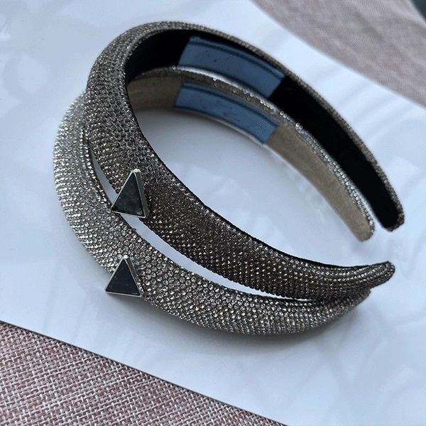 2022 dongdaemun multi-style letter headband full of diamonds classic wild headwear women fast delivery, Silver
2022 dongdaemun multi-style letter headband full of diamonds classic wild headwear women fast delivery, Silver