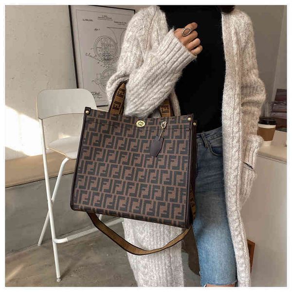 2022 factory wholesale new big bag fashion korean version fashionable atmosphere handbag simple and versatile high-capacity women's tot
2022 factory wholesale new big bag fashion korean version fashionable atmosphere handbag simple and versatile high-capacity women's tot