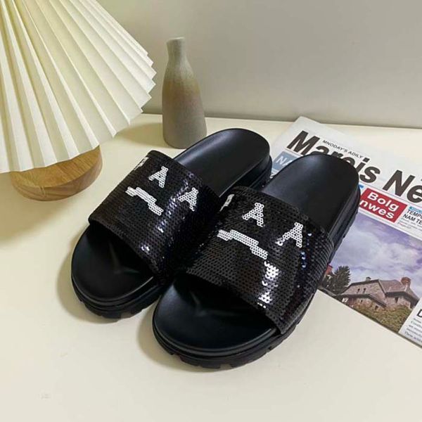2021 women slippers sandals fashion designers triangle flat slides flip flops summer genuine leather outdoor loafers bath shoes 458, Black
2021 women slippers sandals fashion designers triangle flat slides flip flops summer genuine leather outdoor loafers bath shoes 458, Black