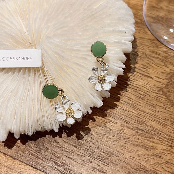 s925 silver needle small fresh flower earrings female lovely spring and summer new simple compact design sense earrings 28, Golden;silver
s925 silver needle small fresh flower earrings female lovely spring and summer new simple compact design sense earrings 28, Golden;silver