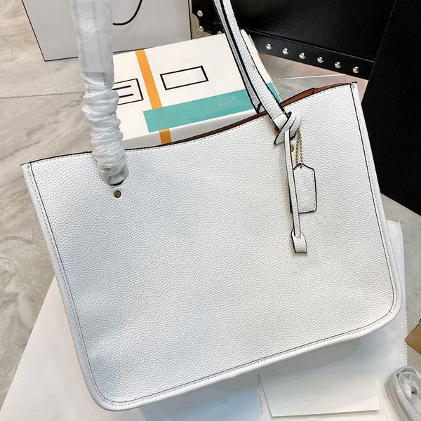 early spring classic new messenger bag elegant high-end simple atmosphere lightweight designer luxury high-end small fresh style
early spring classic new messenger bag elegant high-end simple atmosphere lightweight designer luxury high-end small fresh style