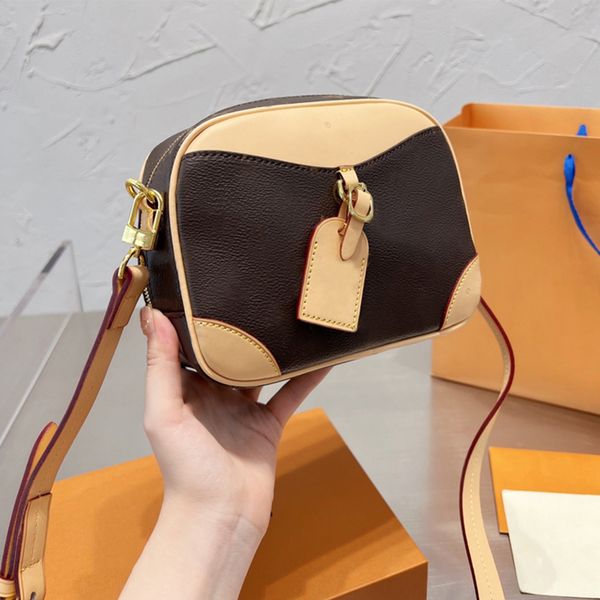designer luxury women the tote bag fashion versatile handbags shoulder crossbody bags purse tories totes large capacity saddle wallets 7a rt
designer luxury women the tote bag fashion versatile handbags shoulder crossbody bags purse tories totes large capacity saddle wallets 7a rt
