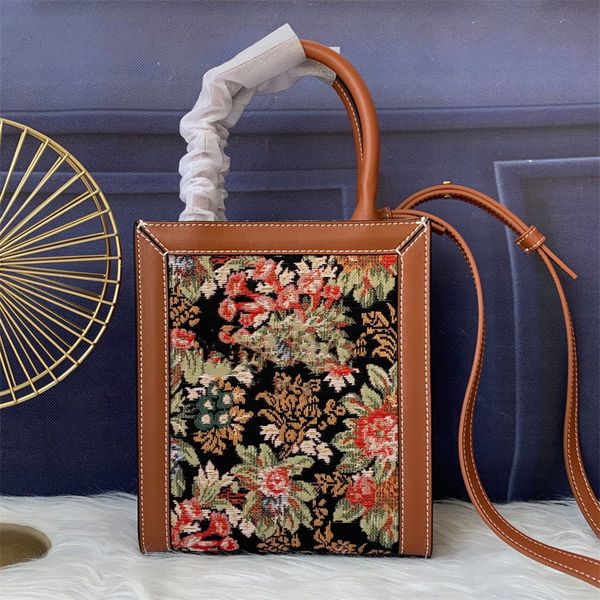 classic bag small cabas vertical triomphe in canvas leather designer mini tote zipper closure handbag women crossbody shoulder bag purse
classic bag small cabas vertical triomphe in canvas leather designer mini tote zipper closure handbag women crossbody shoulder bag purse