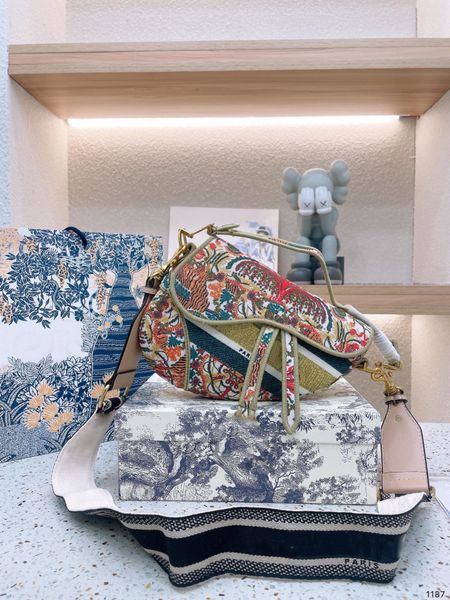 women's designers shoulder bag luxury tote purse handbag message bags cluth brand classic leather lady luggage crossbody 25cm embroider
women's designers shoulder bag luxury tote purse handbag message bags cluth brand classic leather lady luggage crossbody 25cm embroider
