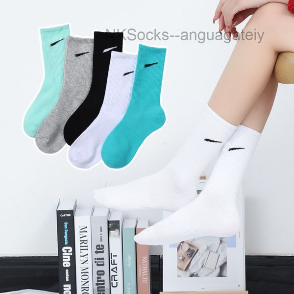 classic fashion men's hook brand socks middle tube sports moisture absorption sock casual men women luxury wear medium short sportsocks, Black
classic fashion men's hook brand socks middle tube sports moisture absorption sock casual men women luxury wear medium short sportsocks, Black