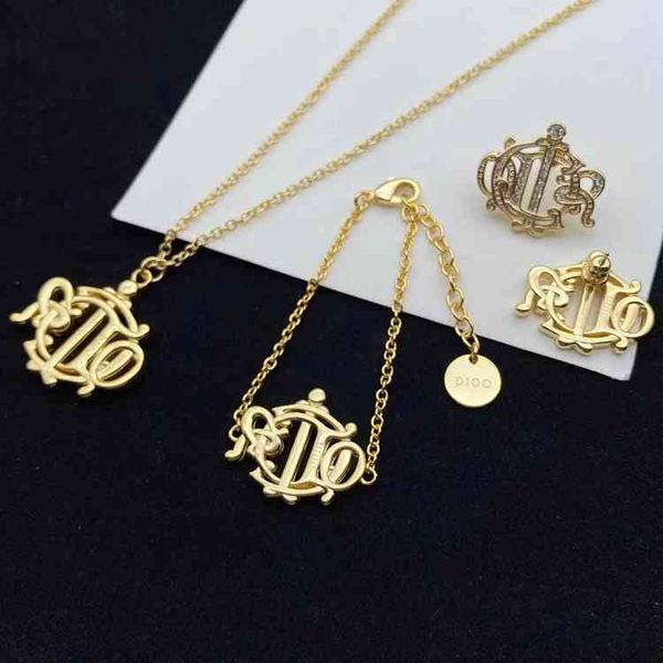 2022 women's fashion all-match high-quality new personality necklace brand wholesale home di gold diamond inlaid letter simple versatil, Silver
2022 women's fashion all-match high-quality new personality necklace brand wholesale home di gold diamond inlaid letter simple versatil, Silver