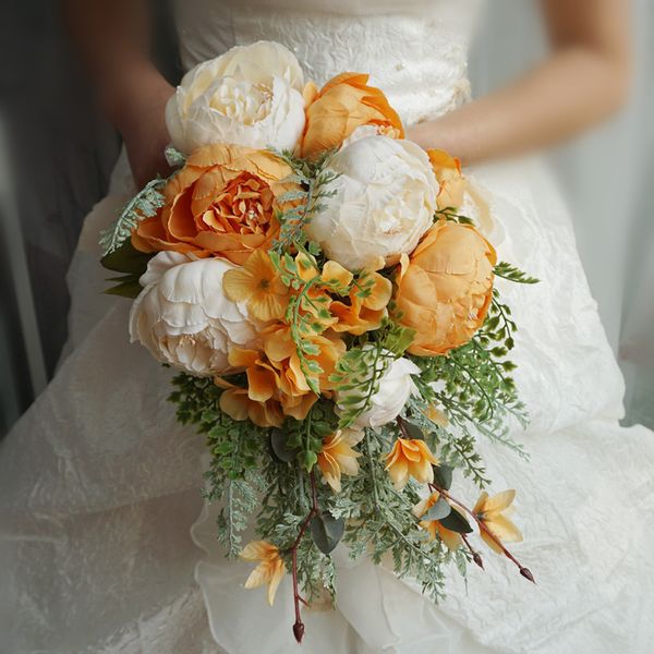 bride holding flowers orange white champagne wedding supplies gift p mori european and american drooping water droplets
bride holding flowers orange white champagne wedding supplies gift p mori european and american drooping water droplets