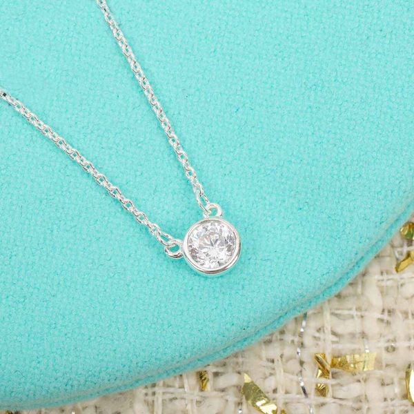 s925 silver charm penant necklace with diamond in platinum have stamp velet bag ps3387a
s925 silver charm penant necklace with diamond in platinum have stamp velet bag ps3387a