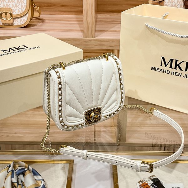 designer bags grade leather brand new cross body bag with diamond chain 19.5cm
designer bags grade leather brand new cross body bag with diamond chain 19.5cm