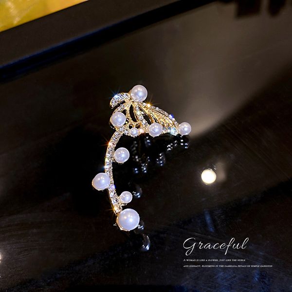 925 silver needle korean fashion personality pearl diamond-embedded butterfly studs ear clip single selling temperament earrings women, Golden
925 silver needle korean fashion personality pearl diamond-embedded butterfly studs ear clip single selling temperament earrings women, Golden