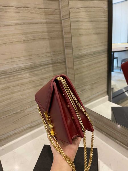 boots bag handbag designer bag classic vintage fashion small messenger leather lady gold chain
boots bag handbag designer bag classic vintage fashion small messenger leather lady gold chain