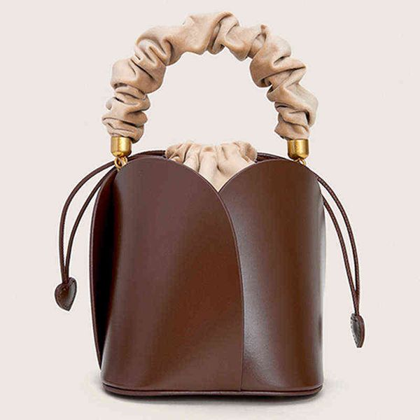2022 new flower bucket bag minority design petal leather hand carrying one shoulder messenger bag leather women's
2022 new flower bucket bag minority design petal leather hand carrying one shoulder messenger bag leather women's
