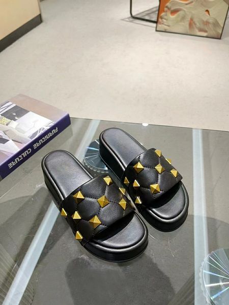 with box slides designer slippers summer sandals beach flower leather flat sandals luxury thick-soled casual shoes for men and women, Black
with box slides designer slippers summer sandals beach flower leather flat sandals luxury thick-soled casual shoes for men and women, Black