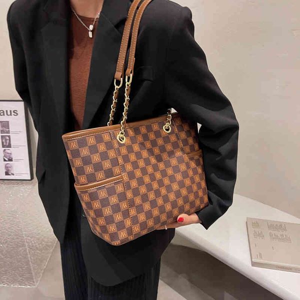 2022 factory wholesale new single bag women's fashion high-capacity printed letter lattice single shoulder underarm tote bag
2022 factory wholesale new single bag women's fashion high-capacity printed letter lattice single shoulder underarm tote bag