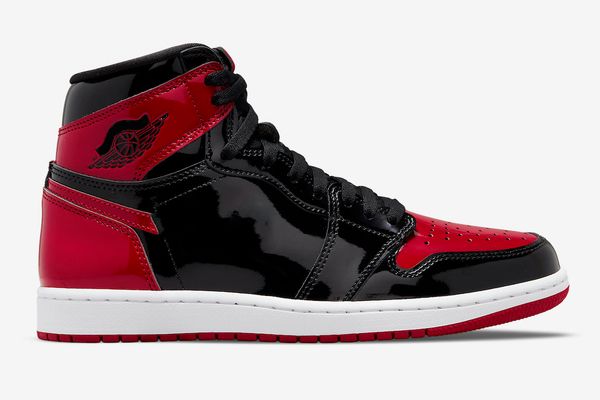shoes authentic 1 high og bred patent black/white-varsity red men women sports sneakers 555088-063 original
shoes authentic 1 high og bred patent black/white-varsity red men women sports sneakers 555088-063 original