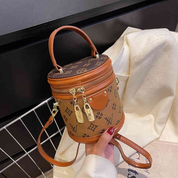 2022 factory wholesale bucket spring fortune rice bucket cylindrical small hand bill of lading shoulder messenger cylinder bag female 311r
2022 factory wholesale bucket spring fortune rice bucket cylindrical small hand bill of lading shoulder messenger cylinder bag female 311r