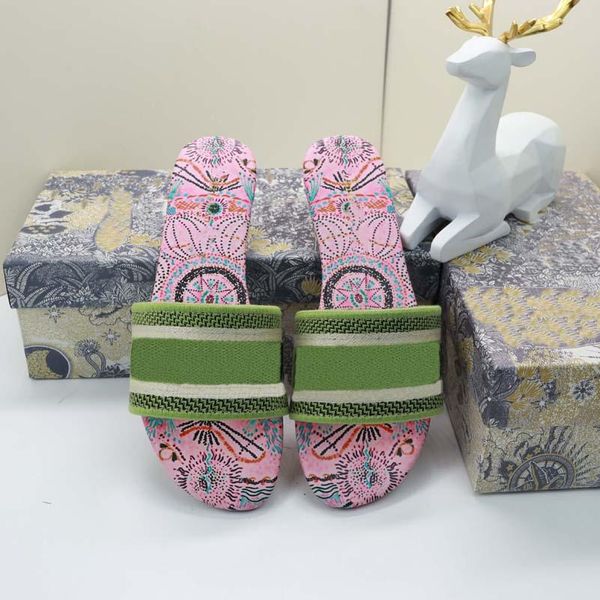slippers high-quality sandals op73 for women summer rubber sandals beach slip-proof fashion wear-resistant indoor shoe size 35-41 with box, Black
slippers high-quality sandals op73 for women summer rubber sandals beach slip-proof fashion wear-resistant indoor shoe size 35-41 with box, Black
