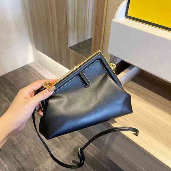 evening bags shoulder bags women leather crossbody travel handbag fashion simple wallet messenger ladies cross body purses well known brand
evening bags shoulder bags women leather crossbody travel handbag fashion simple wallet messenger ladies cross body purses well known brand