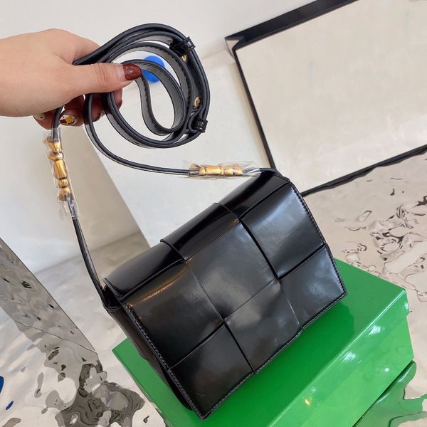 designers clutch bags fashion women handbags crossbody handbag real leather woven pillow bag totes ladies shoulder purse handbags 04
designers clutch bags fashion women handbags crossbody handbag real leather woven pillow bag totes ladies shoulder purse handbags 04