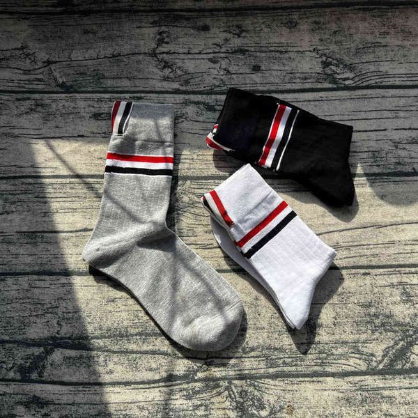 2021ss new tb sewing mark three color horizontal bar middle tube socks men and women couples summer pure cotton black tide brand socks, Black;white
2021ss new tb sewing mark three color horizontal bar middle tube socks men and women couples summer pure cotton black tide brand socks, Black;white