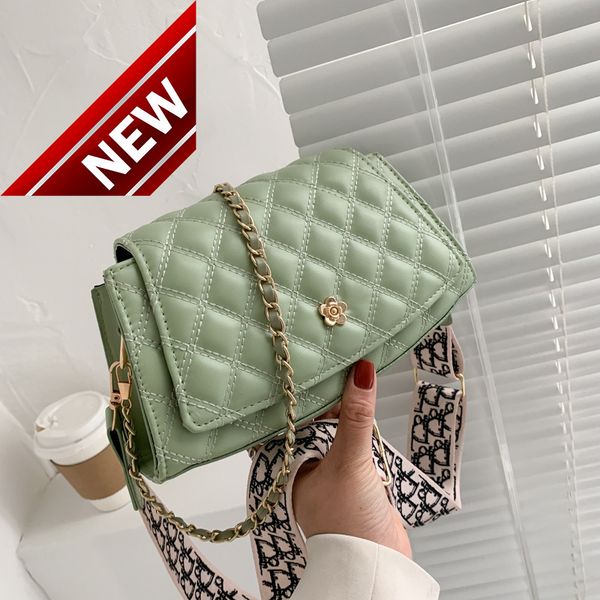 direct sale quality discount chain women's new simple style single shoulder diagonal small trend fashion women messenger bag
direct sale quality discount chain women's new simple style single shoulder diagonal small trend fashion women messenger bag