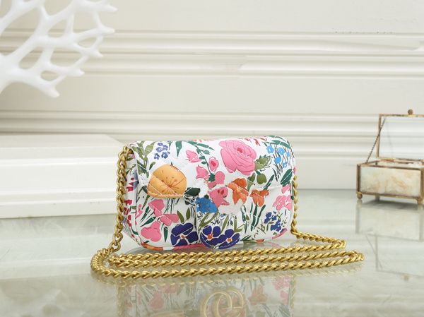 2022 selling new pleuche single silver chain shoulder bag 22x14x7 cm women handbag selling white messenger bag 24x8x15cm 26x7x18cm
2022 selling new pleuche single silver chain shoulder bag 22x14x7 cm women handbag selling white messenger bag 24x8x15cm 26x7x18cm