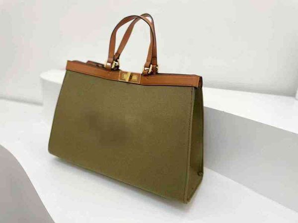 shoulder bags well-known brand handbags large-capacity shopping fashion tote practical and versatile letter decoration messenger clutch 1127
shoulder bags well-known brand handbags large-capacity shopping fashion tote practical and versatile letter decoration messenger clutch 1127