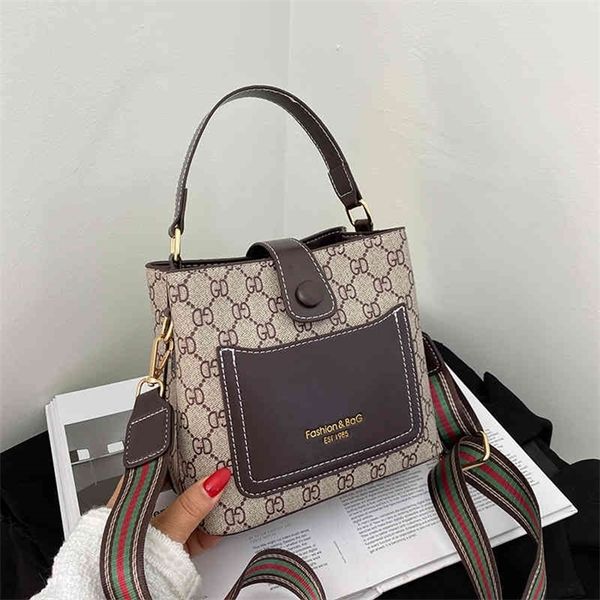68% off women's new one shoulder messenger bag fashion korean small square classic old flower complex texture hand bag
68% off women's new one shoulder messenger bag fashion korean small square classic old flower complex texture hand bag