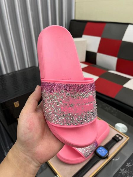2022 fashion comfortable summer mens women sandals slippers flat beach shoes designer classic woman with box size 36-46, Black
2022 fashion comfortable summer mens women sandals slippers flat beach shoes designer classic woman with box size 36-46, Black