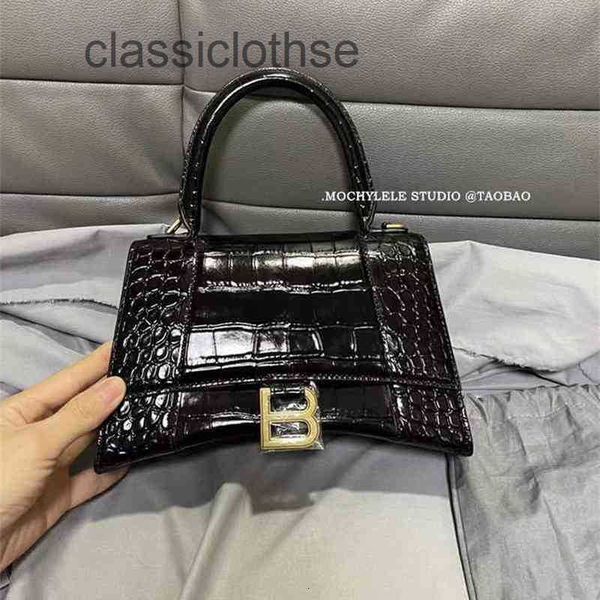 designer balencaigass handags crocodile paris hourglass high version star same high-grade leather hand family single messenger women's 
designer balencaigass handags crocodile paris hourglass high version star same high-grade leather hand family single messenger women's