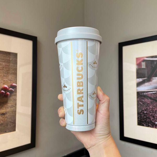 2021 starbucks cup platinum magic color fish scale stainless steel heat preservation accompanying water cup 500ml
2021 starbucks cup platinum magic color fish scale stainless steel heat preservation accompanying water cup 500ml