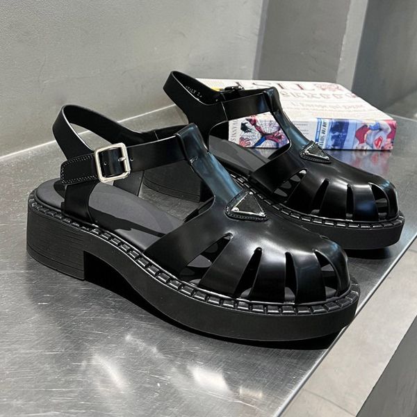 new cross wide stripe black and white leather shoes women's sandals loafers muller upper with heat-sealed beach shoes eur 35-40
new cross wide stripe black and white leather shoes women's sandals loafers muller upper with heat-sealed beach shoes eur 35-40