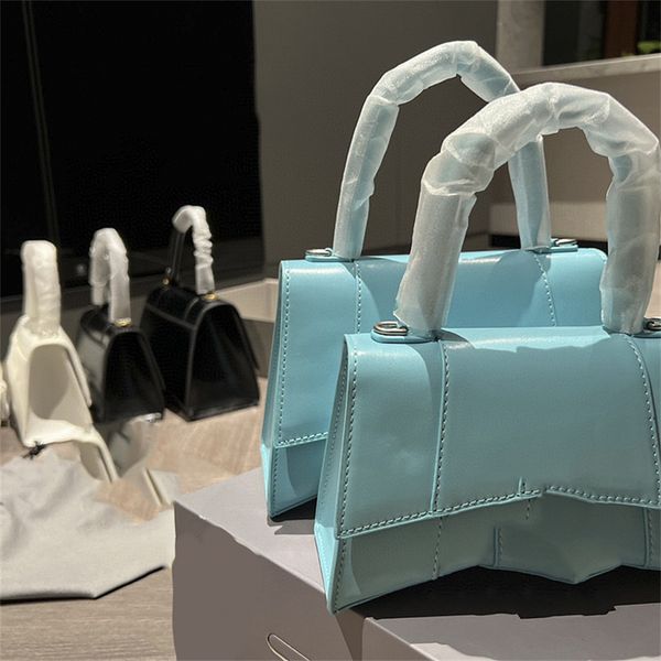 5a-handbag designer wallet shoulder cross bag half moon tramp buckle luxury leather pure single handle women hourglass purses clutch
5a-handbag designer wallet shoulder cross bag half moon tramp buckle luxury leather pure single handle women hourglass purses clutch