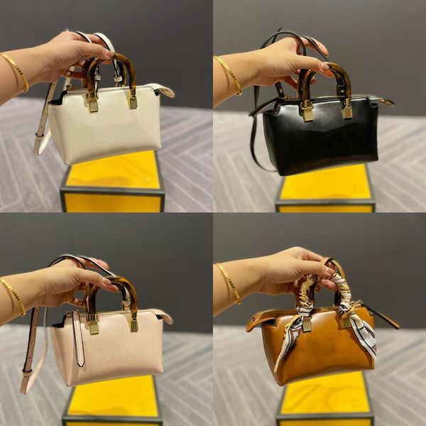 boston mini hand bags pink leather material plexiglas handle beige made in italy cow leather golden metal piece black
boston mini hand bags pink leather material plexiglas handle beige made in italy cow leather golden metal piece black