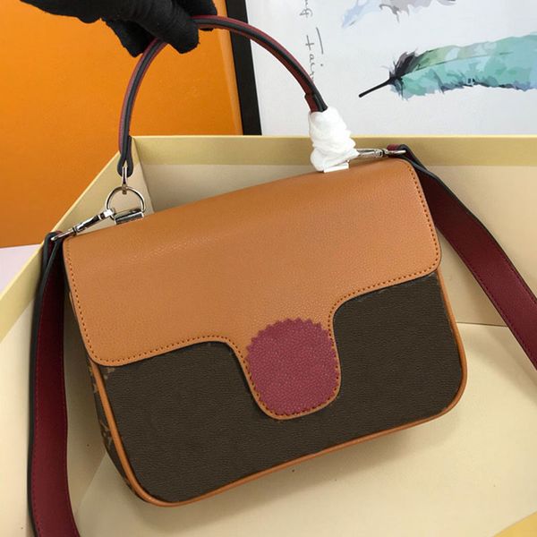 2022 messenger shoulder bag ladies presbyopia crossbody bag work business fashion copper twist lock satchel wallet m38415 size 26.19.10cm
2022 messenger shoulder bag ladies presbyopia crossbody bag work business fashion copper twist lock satchel wallet m38415 size 26.19.10cm