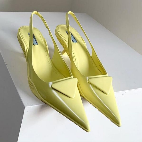 luxurys designers women triangle leather high heels dress shoes spring and fall red white leather pointed toes pumps outdoor bottoms size 35, Black
luxurys designers women triangle leather high heels dress shoes spring and fall red white leather pointed toes pumps outdoor bottoms size 35, Black
