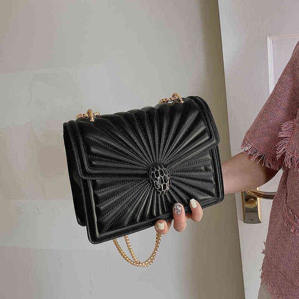 small snake head bag chain strip single shoulder messenger square bag embossed high grade fashion armpit 220517
small snake head bag chain strip single shoulder messenger square bag embossed high grade fashion armpit 220517