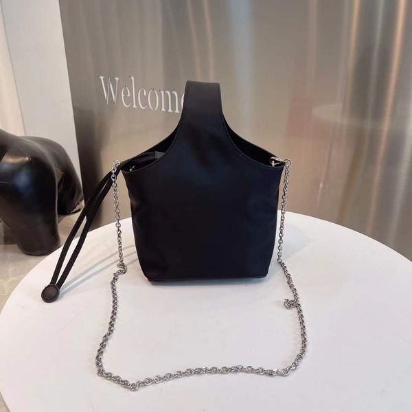 luxurys designers bags women handbag chain shoulder bag outdoor leisure handbags soft creative capacity lady purse
luxurys designers bags women handbag chain shoulder bag outdoor leisure handbags soft creative capacity lady purse