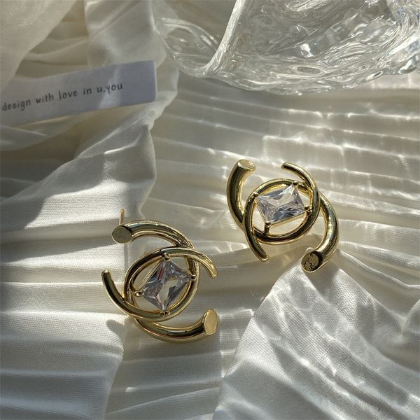 2022 new u tang jewelry small fragrance x-shaped zircon 18k gold earrings autumn winter boast trend simple light luxury personalized, Golden
2022 new u tang jewelry small fragrance x-shaped zircon 18k gold earrings autumn winter boast trend simple light luxury personalized, Golden