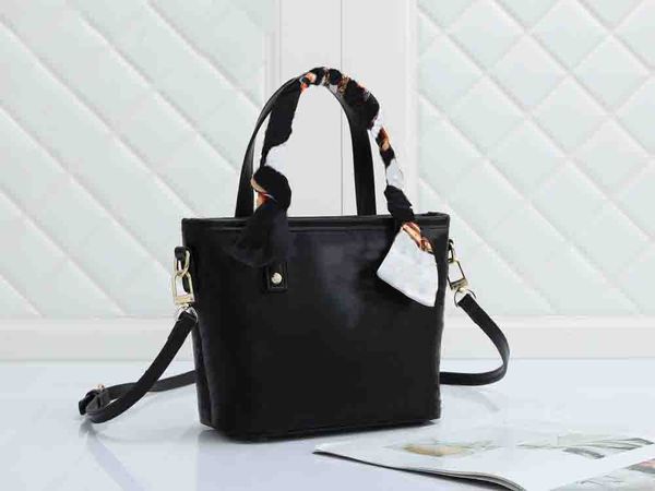tz ladies tote classic single shoulder strap crossbody bag fashion pu leather ribbon handbag three colors white/brown/black shopping bag 25*
tz ladies tote classic single shoulder strap crossbody bag fashion pu leather ribbon handbag three colors white/brown/black shopping bag 25*