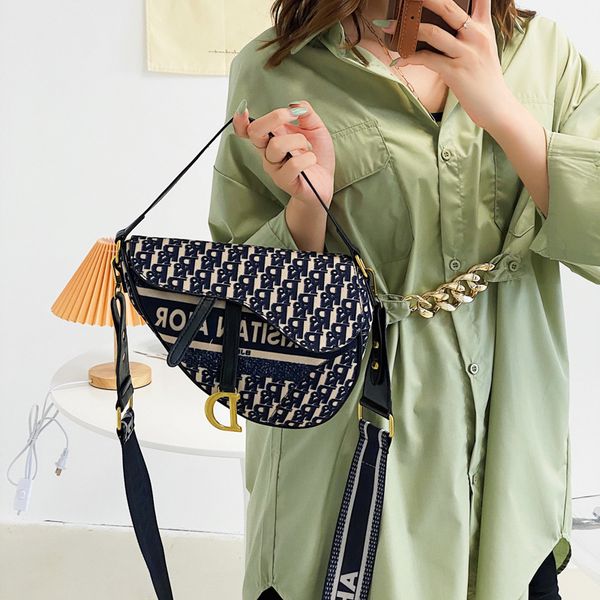 2022 new fashion letter printed single shoulder bag fashionable saddle chain messenger designer crossbody bags for woman
2022 new fashion letter printed single shoulder bag fashionable saddle chain messenger designer crossbody bags for woman
