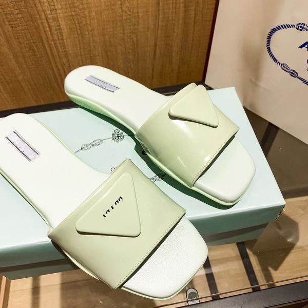 2021 p brand sandals fashion designer sport slipper revival flat mules shoes 2021ss men women slides green black pink white charm
2021 p brand sandals fashion designer sport slipper revival flat mules shoes 2021ss men women slides green black pink white charm