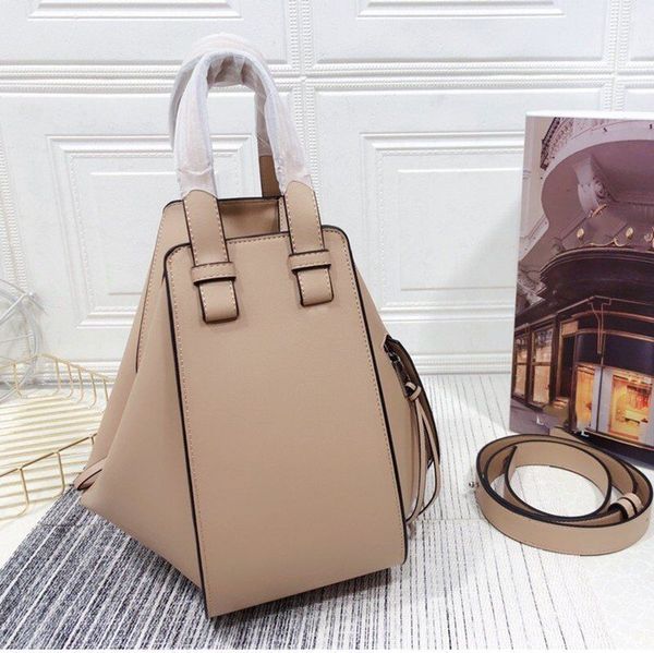 factory direct bags women 2022 designer handbag loews bag ham mock single shoulder messenger small round boston bucket bag
factory direct bags women 2022 designer handbag loews bag ham mock single shoulder messenger small round boston bucket bag