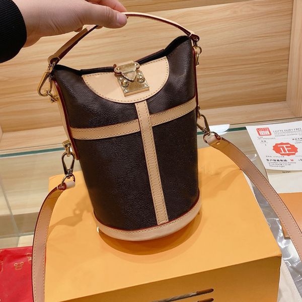 duffle bag famous women handbag purse genuine leather s lock hand bags detachable belt shoulder bag chip shape evening bag
duffle bag famous women handbag purse genuine leather s lock hand bags detachable belt shoulder bag chip shape evening bag