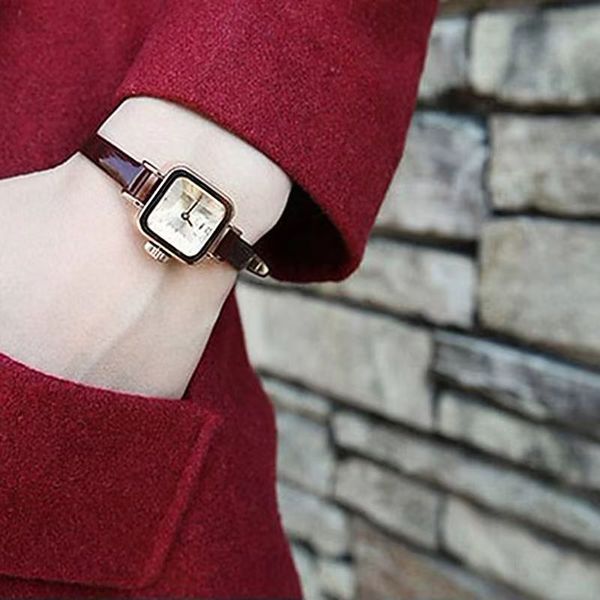 luxury female watchs designer dfgd waterproof korean style simple retro light niche trend temperament square small dial ladies leather strap, Slivery;golden
luxury female watchs designer dfgd waterproof korean style simple retro light niche trend temperament square small dial ladies leather strap, Slivery;golden
