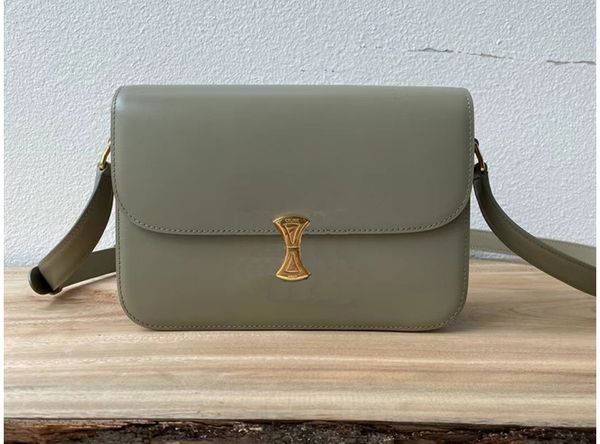 shoulder bag cross body modern simplicity and retro elements combined with women's bag craftsmanship leather handbag
shoulder bag cross body modern simplicity and retro elements combined with women's bag craftsmanship leather handbag